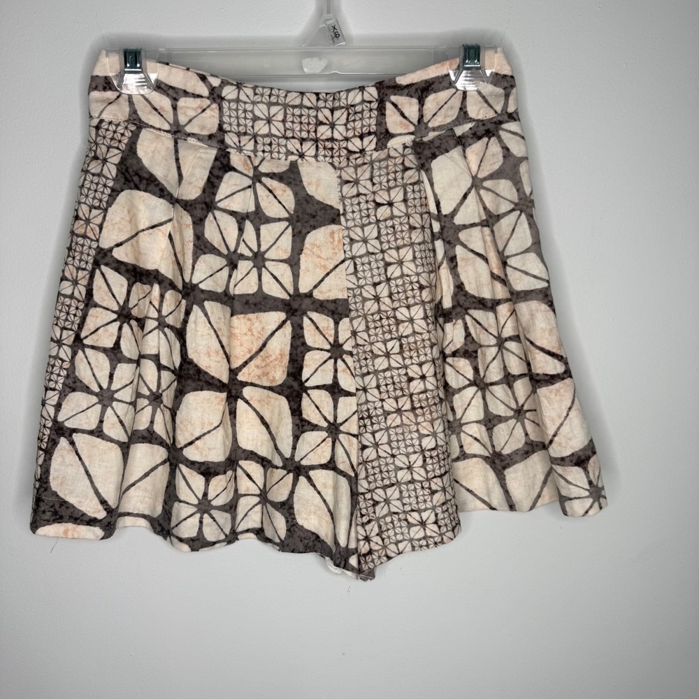 M3 Karlie Geometric Batik Print High Waisted Pleated Shorts Neutral Cream‎ S NWT